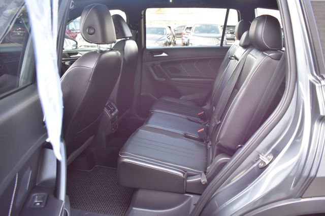 Used 2022 Volkswagen Tiguan SE R-Line image 31