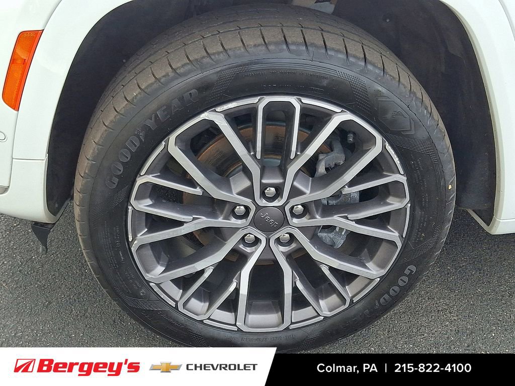 Used 2023 Jeep Grand Cherokee L Summit AWD/4WD image 10