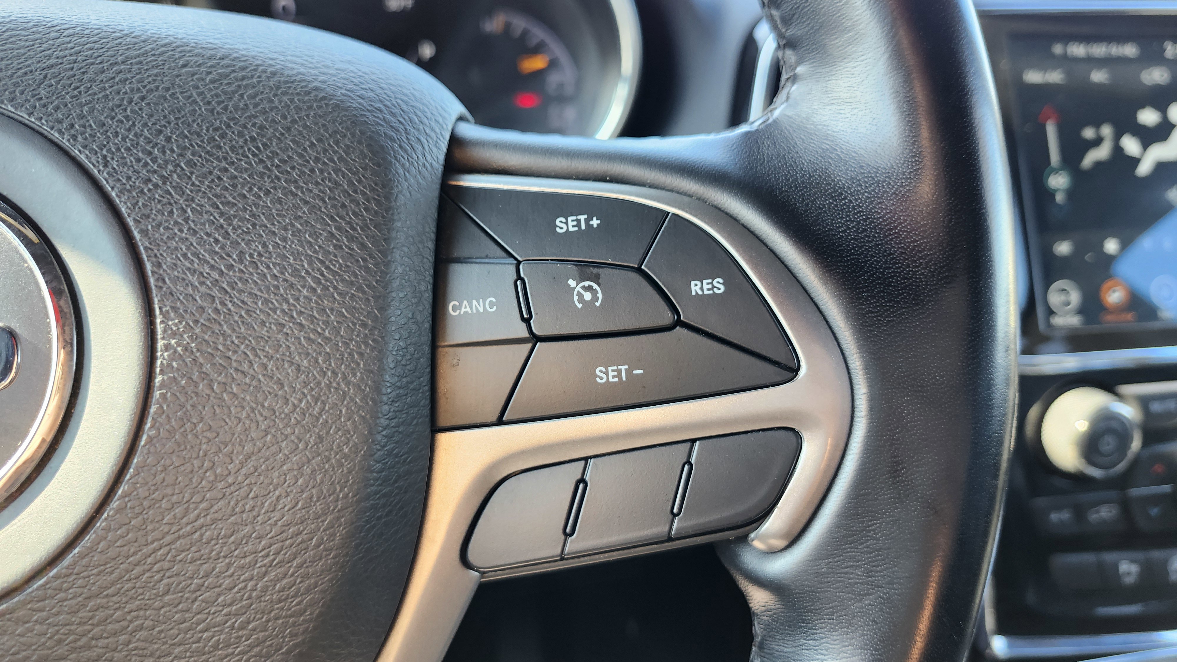 Used 2022 Jeep Grand Cherokee Limited image 38