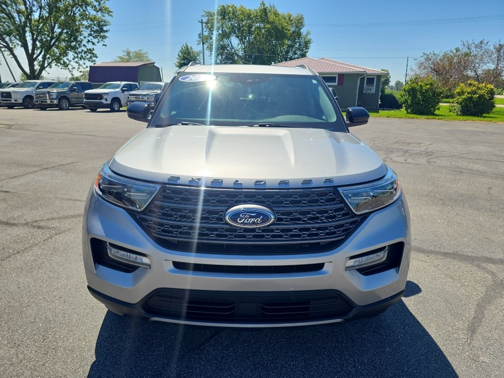 Used 2023 Ford Explorer XLT w/ Equipment Group 202A AWD/4WD image 3