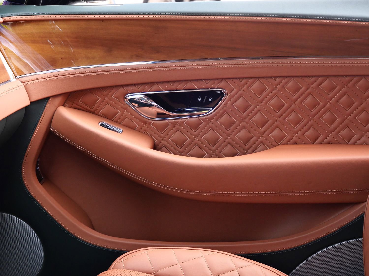 Used 2023 Bentley Continental GT V8 image 14