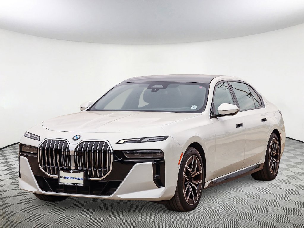 Used 2025 BMW 740i xDrive AWD/4WD image 3
