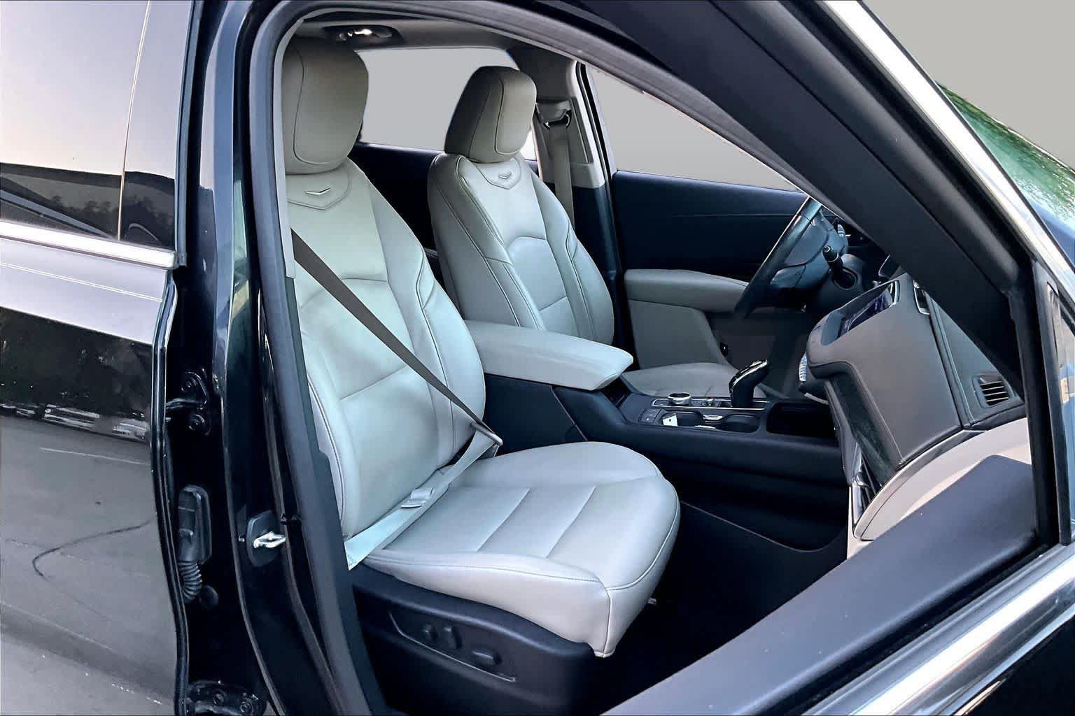Used 2020 Cadillac XT4 Premium Luxury w/ Cold Weather Package FWD image 9