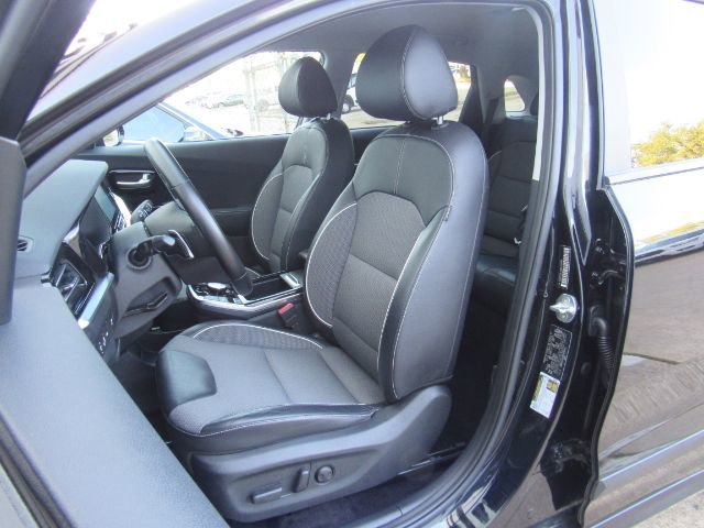 Used 2022 Kia Niro EX image 17