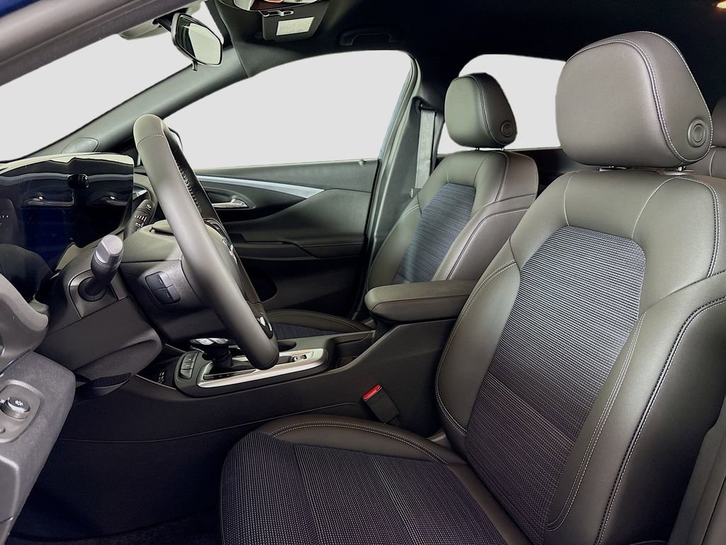 Used 2025 Buick Envista Preferred w/ Convenience I Package image 23