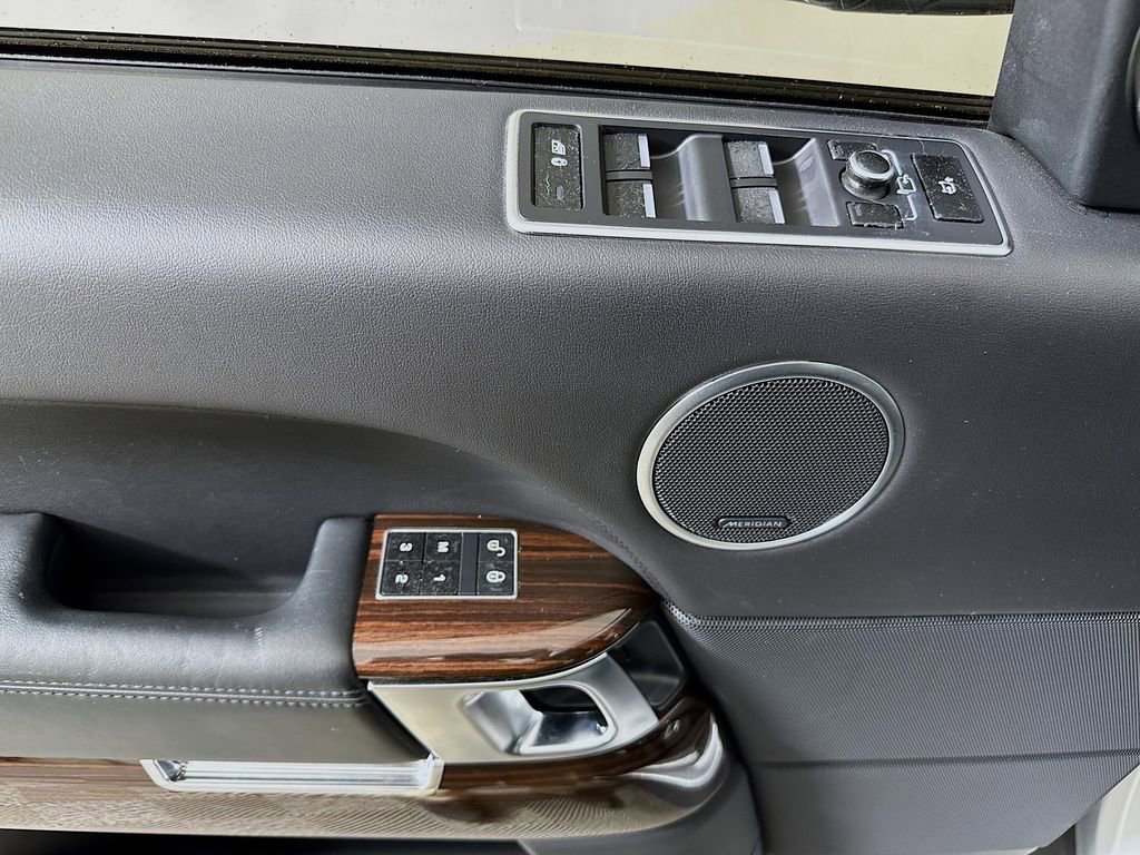 Used 2014 Land Rover Range Rover Supercharged image 19