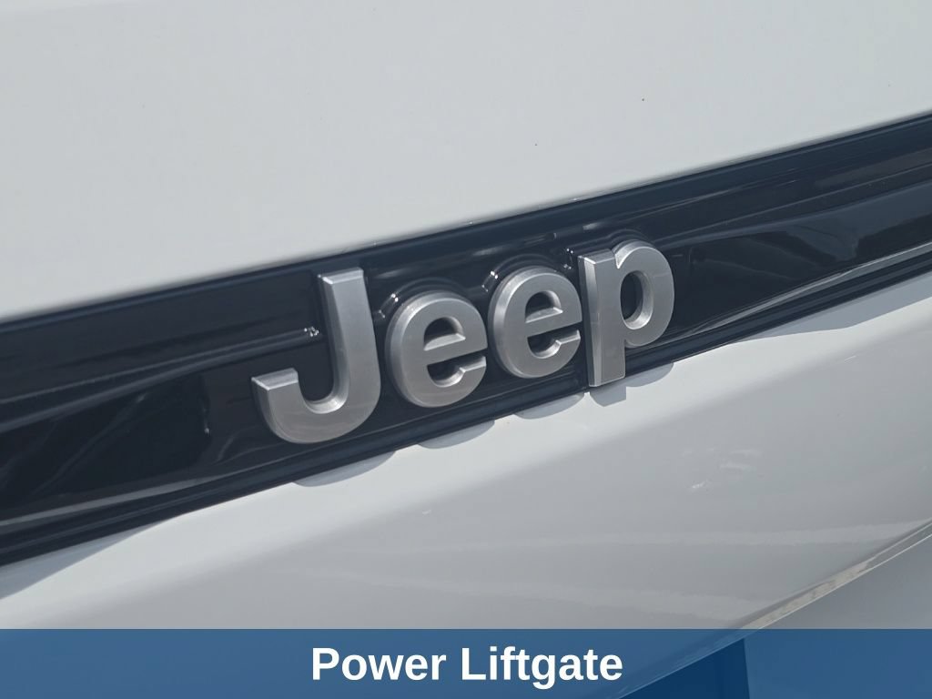 Used 2025 Jeep Grand Cherokee Summit w/ Adv Protech Group IV AWD/4WD image 15