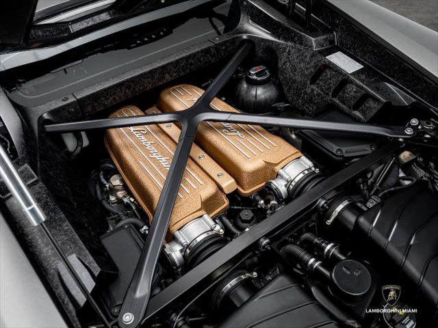 Used 2018 Lamborghini Huracan Performante AWD/4WD image 21