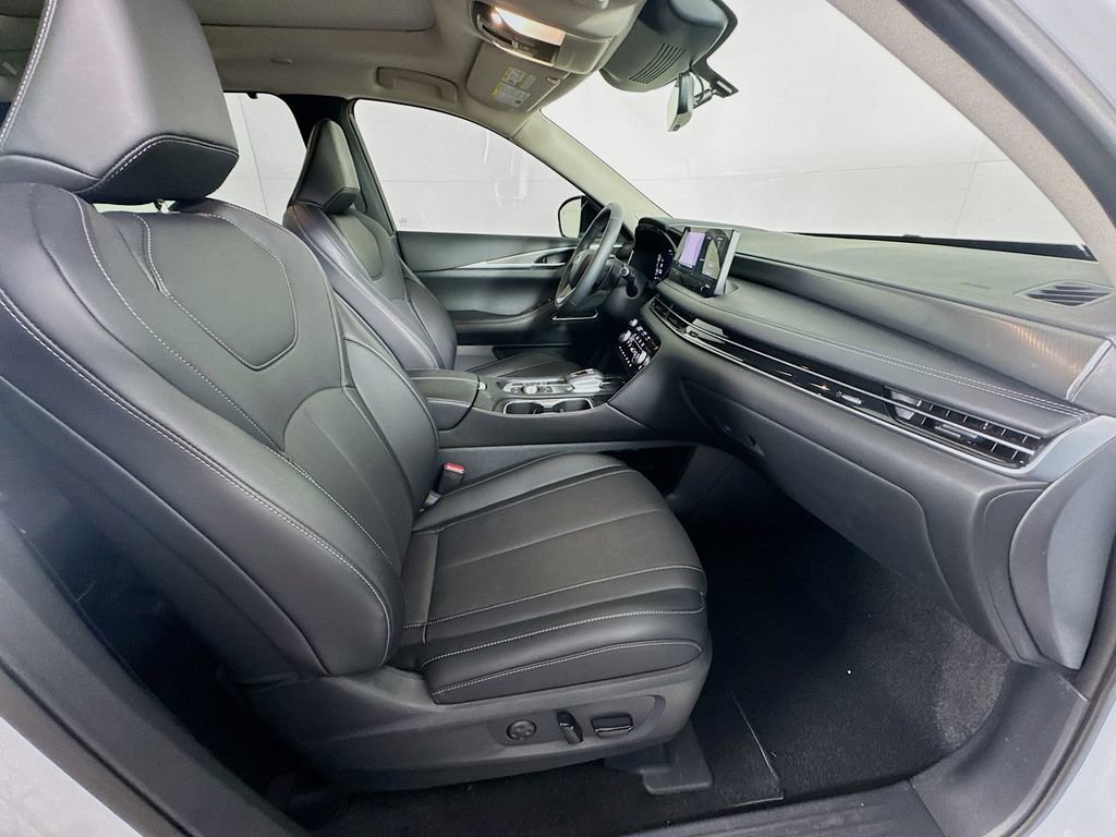 Certified 2026 INFINITI QX60 Luxe w/ Family Package image 38