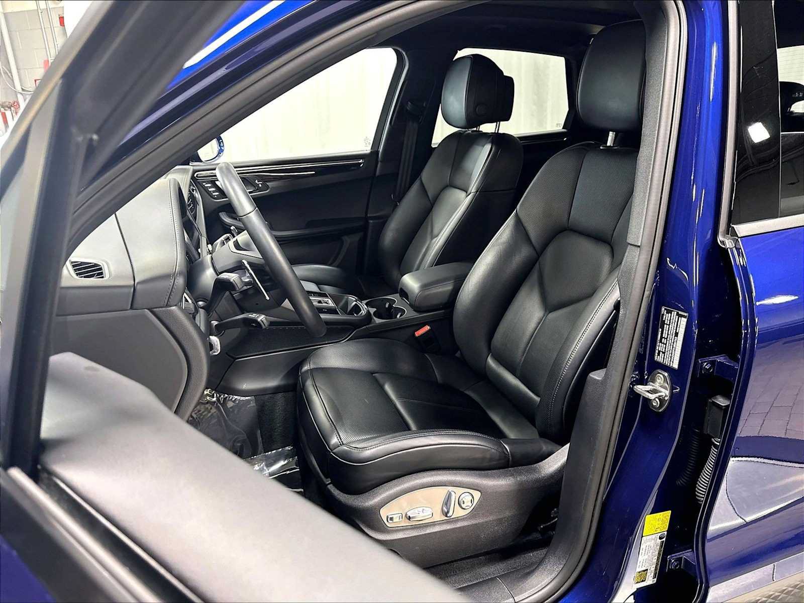 Used 2026 Porsche Macan AWD/4WD image 7