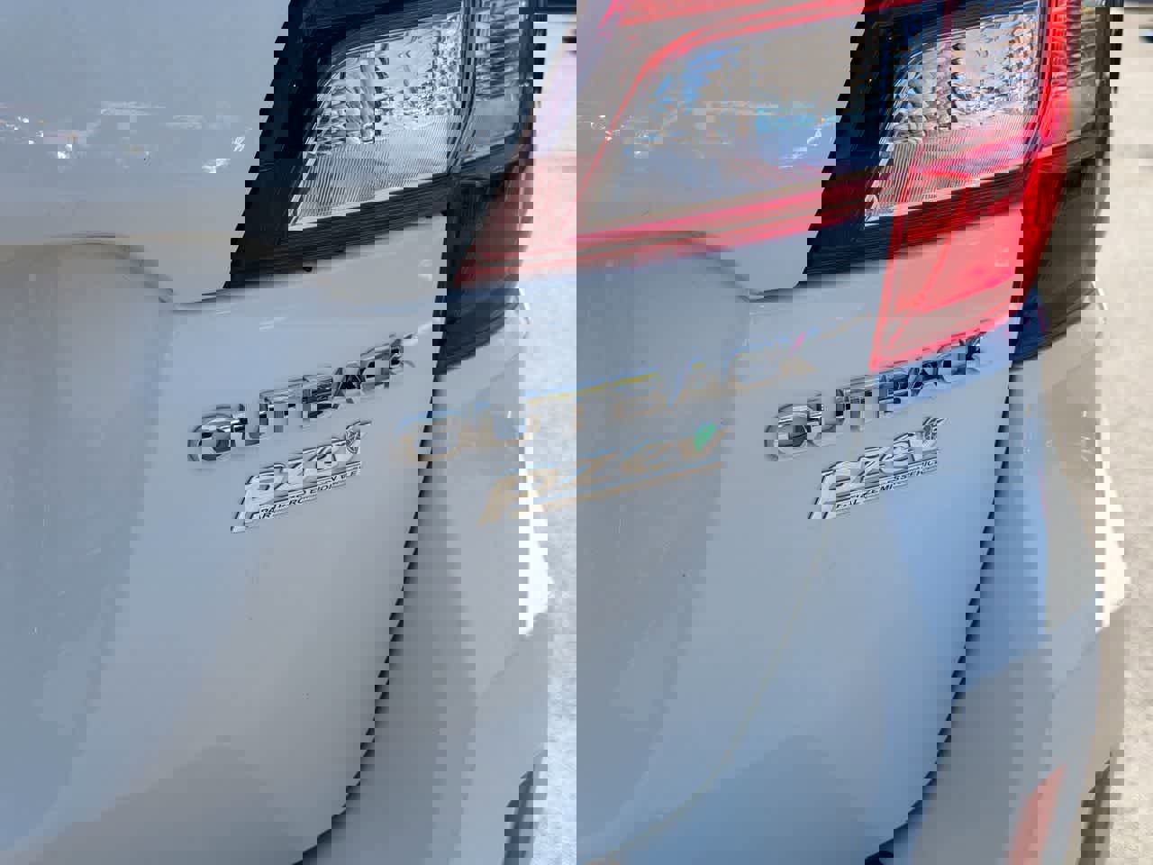 Used 2017 Subaru Outback 2.5i Limited AWD/4WD image 18