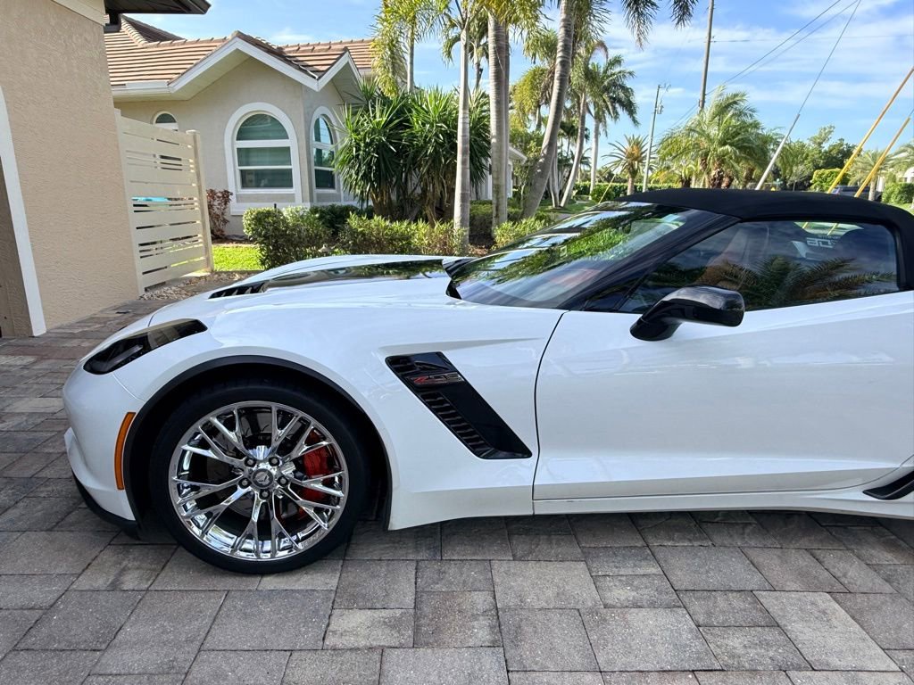 Used 2016 Chevrolet Corvette Z06 w/ 3LZ Preferred Equipment Group image 2
