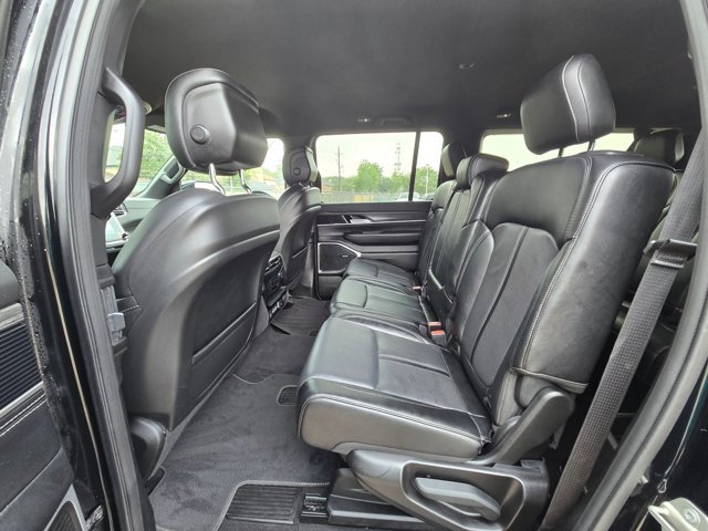 Used 2024 Jeep Wagoneer L Series II w/ Flexible Seating Group AWD/4WD image 16