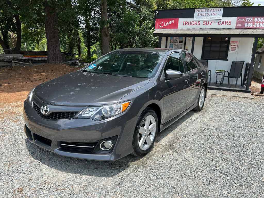 Used 2013 Toyota Camry SE FWD image 3