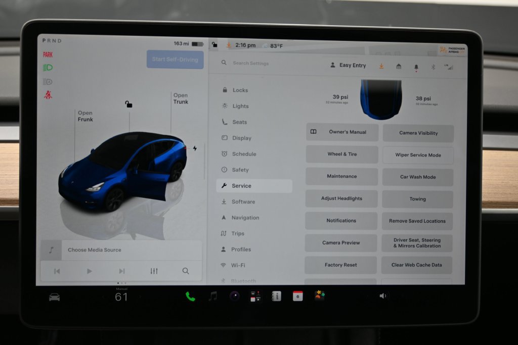 Used 2025 Tesla Model Y Long Range RWD image 27