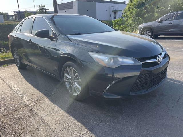 Used 2017 Toyota Camry SE w/ Moonroof Package FWD video 1