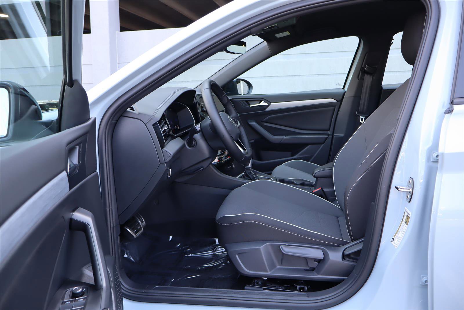 Used 2025 Volkswagen Jetta Sport image 12