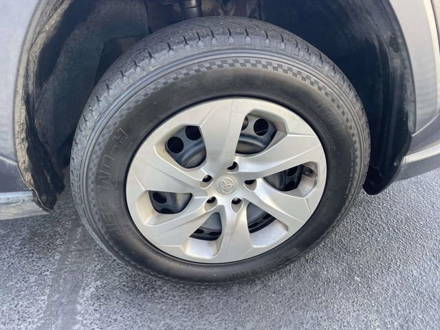 Used 2019 Toyota RAV4 LE image 14