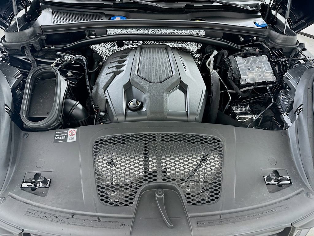 Certified 2026 Porsche Macan image 32