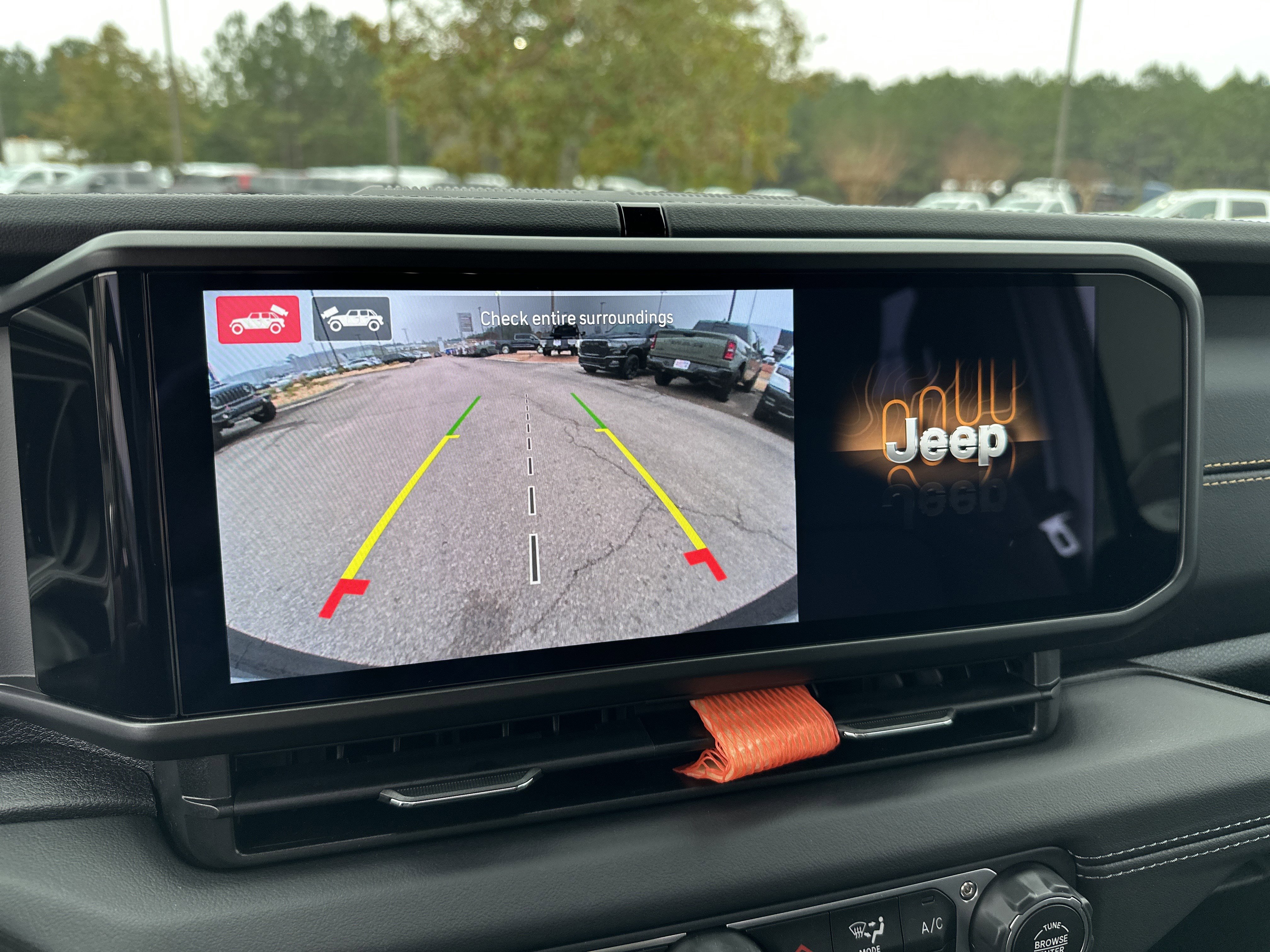 Used 2025 Jeep Wrangler Sahara image 30