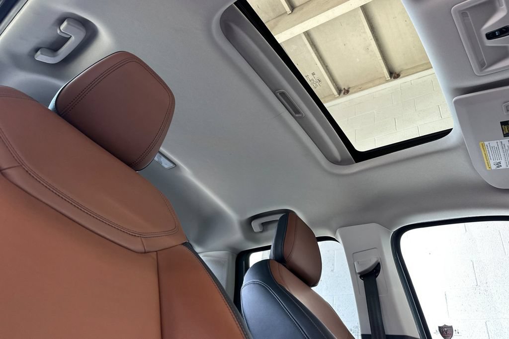 Used 2022 Ford Maverick Lariat w/ Lariat Luxury Package FWD image 16