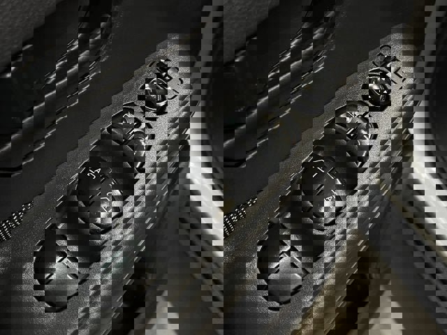 Used 2020 Nissan Kicks S image 10