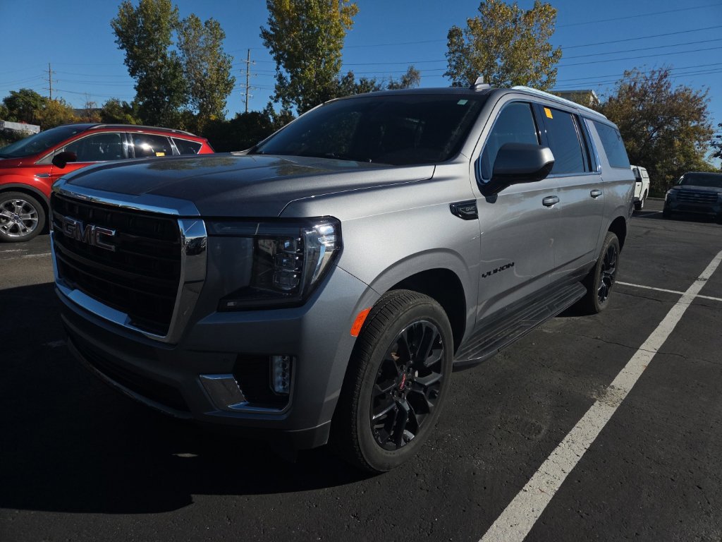 Used 2022 GMC Yukon XL SLE w/ Gmc Pro Safety Plus Package AWD/4WD image 1