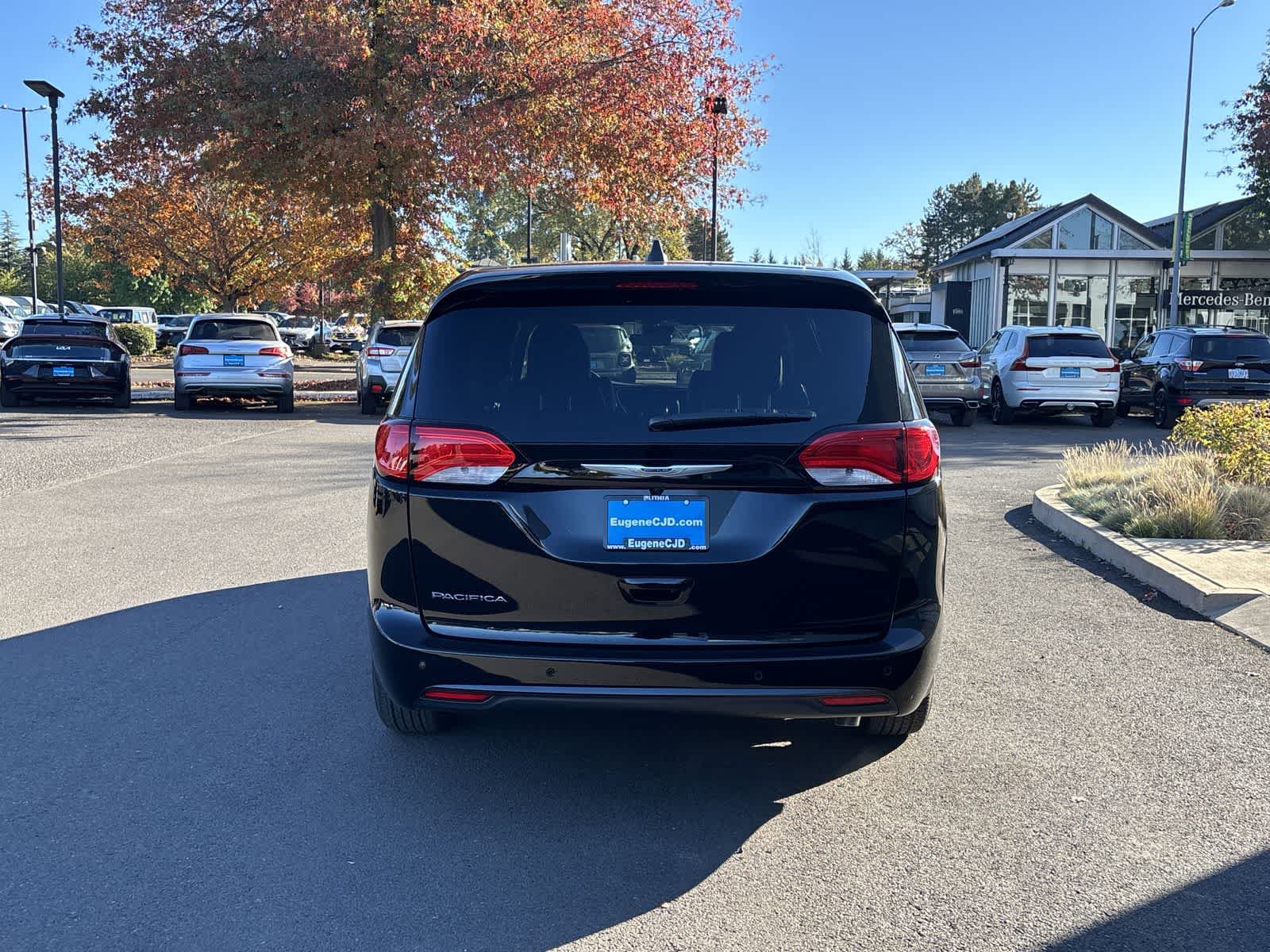 New 2027 Chrysler Pacifica LX FWD image 4
