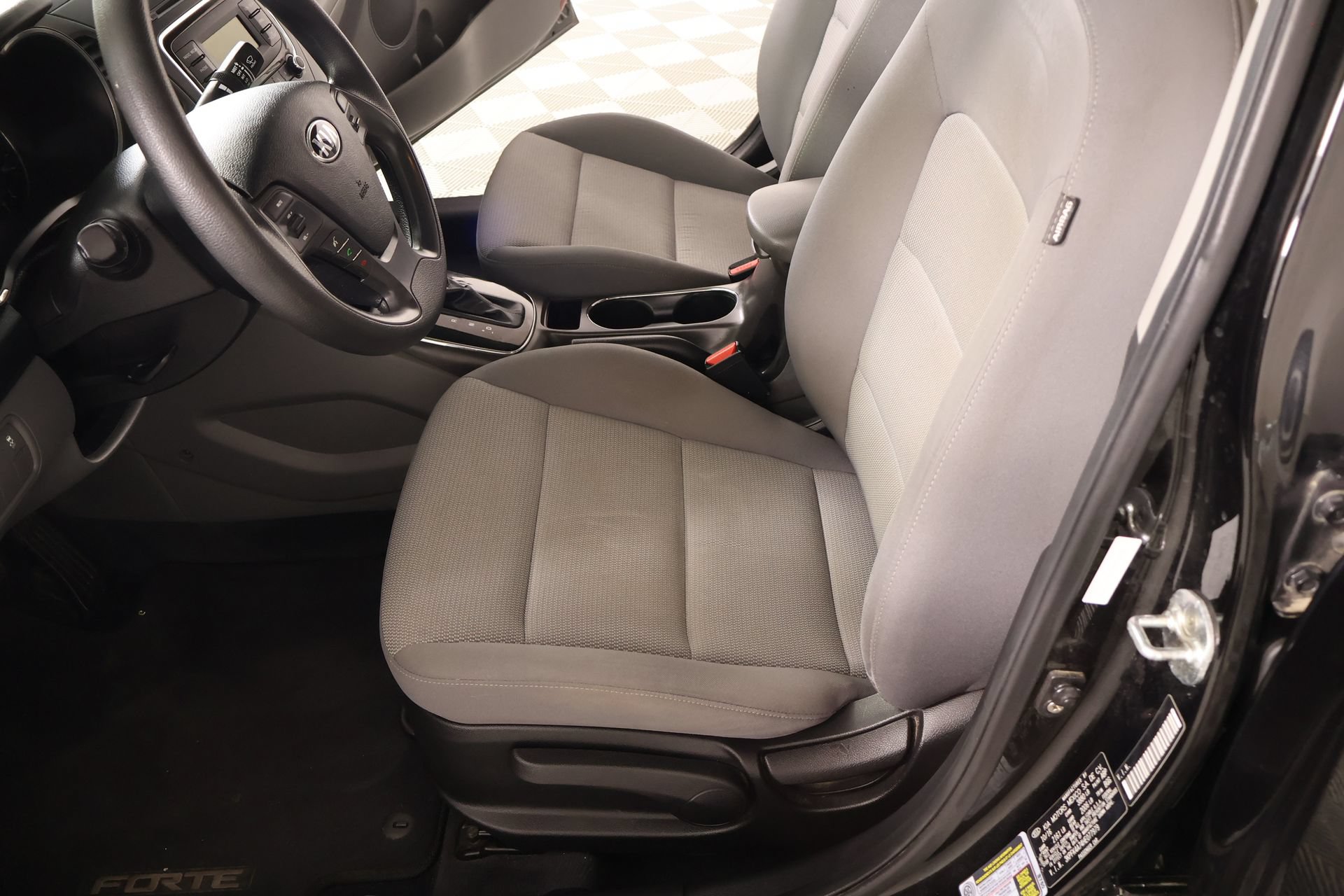 Used 2017 Kia Forte LX FWD image 9