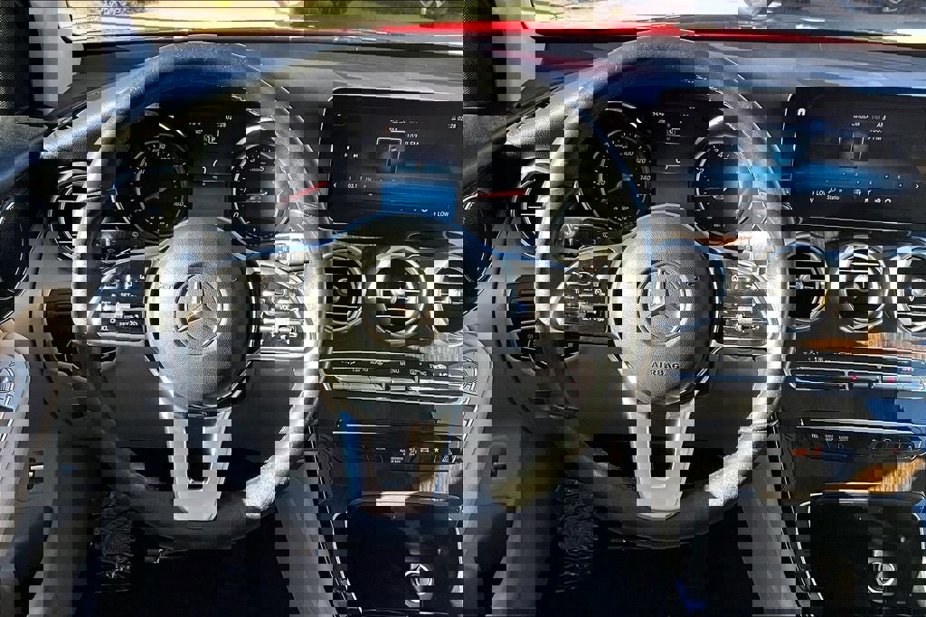 Used 2021 Mercedes-Benz GLC 300 4MATIC w/ Premium Package image 4