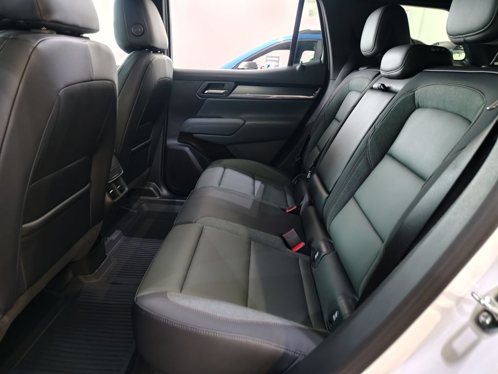 New 2026 GMC Terrain AT4 w/ Technology Package II AWD/4WD image 32
