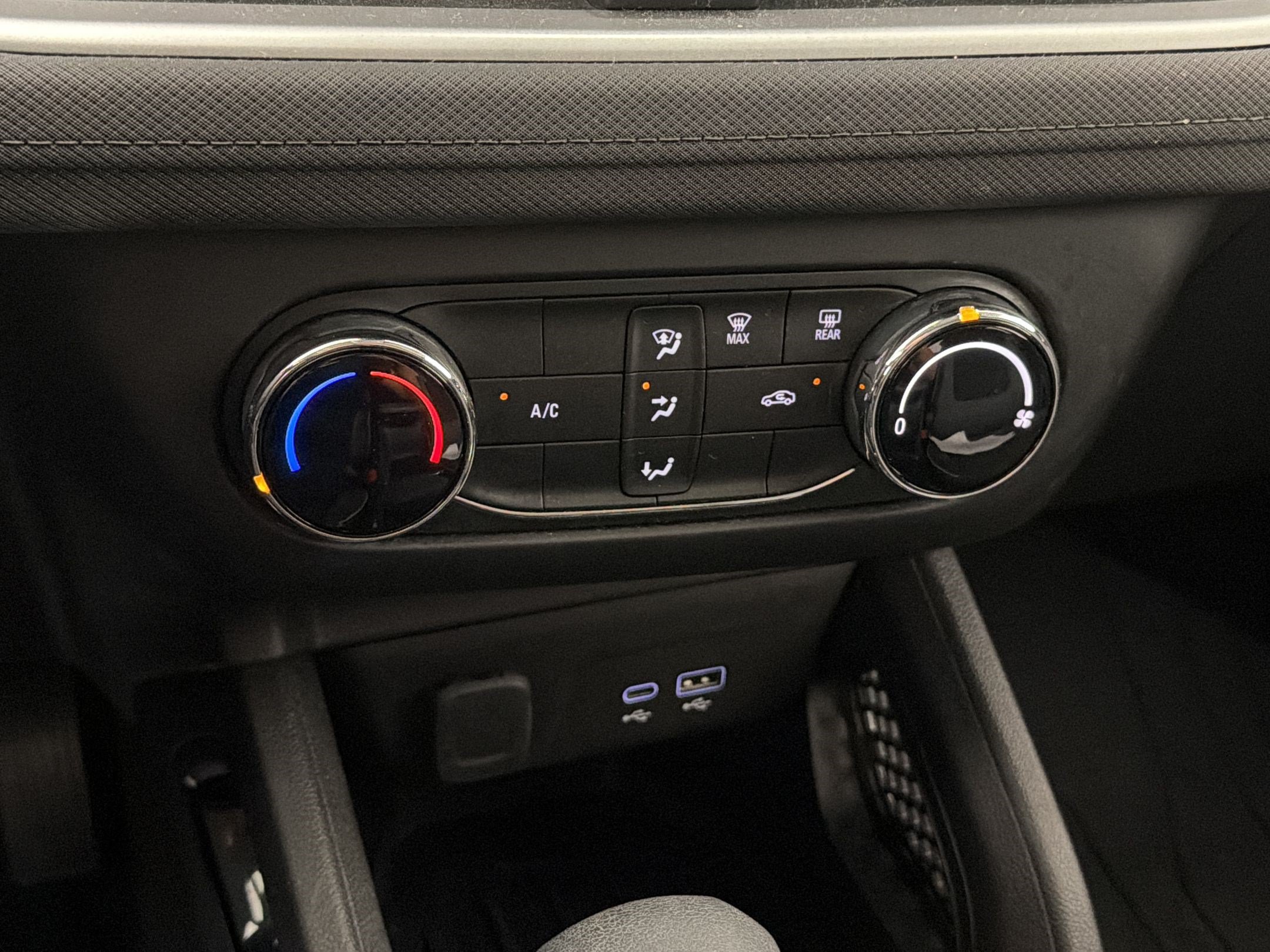 Used 2025 Chevrolet TrailBlazer LS w/ LS Convenience Package AWD/4WD image 17