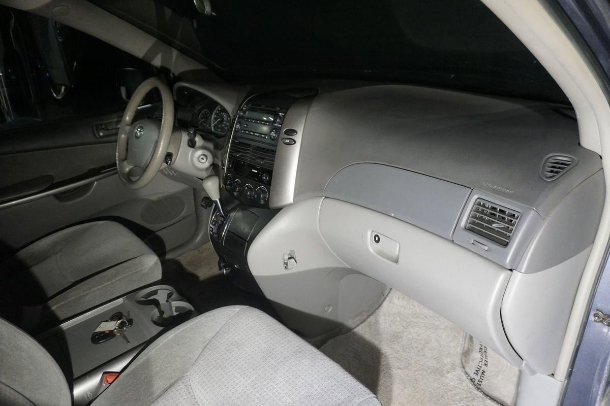Used 2006 Toyota Sienna CE FWD image 15
