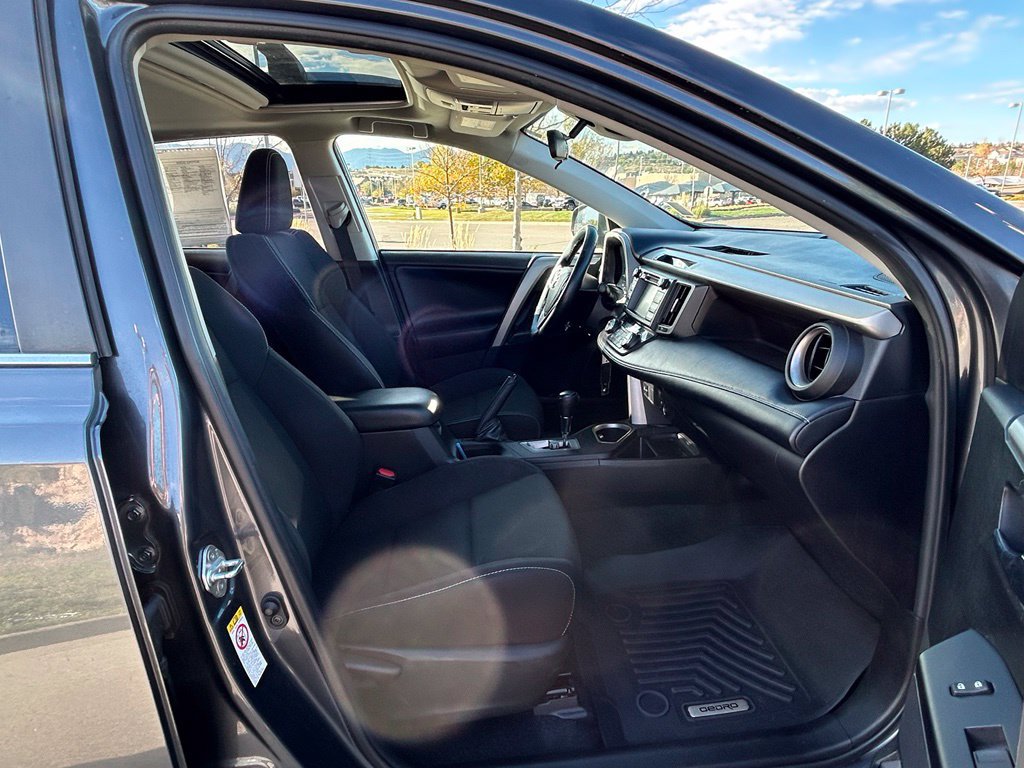 Used 2018 Toyota RAV4 XLE AWD/4WD image 42