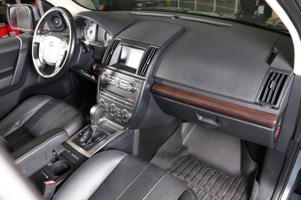 Used 2013 Land Rover LR2 HSE image 33