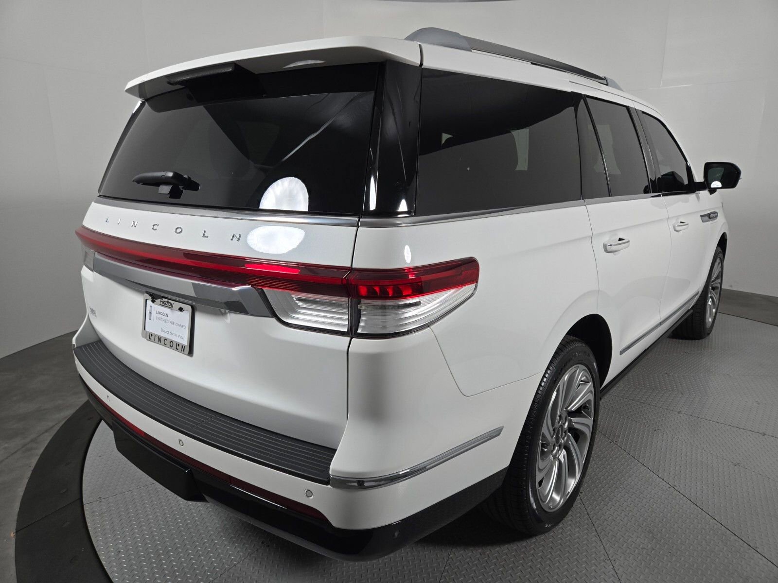 Certified 2023 Lincoln Navigator Reserve AWD/4WD image 4