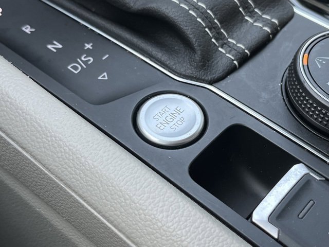 Used 2023 Volkswagen Atlas SE w/ Black Wheel Package image 40