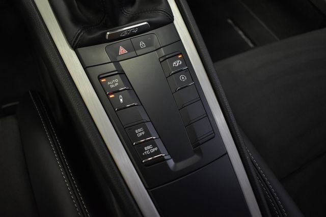 Used 2022 Porsche 718 Cayman GT4 RWD image 17