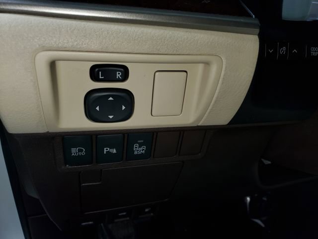 Used 2017 Lexus ES 350 w/ Luxury Package image 19