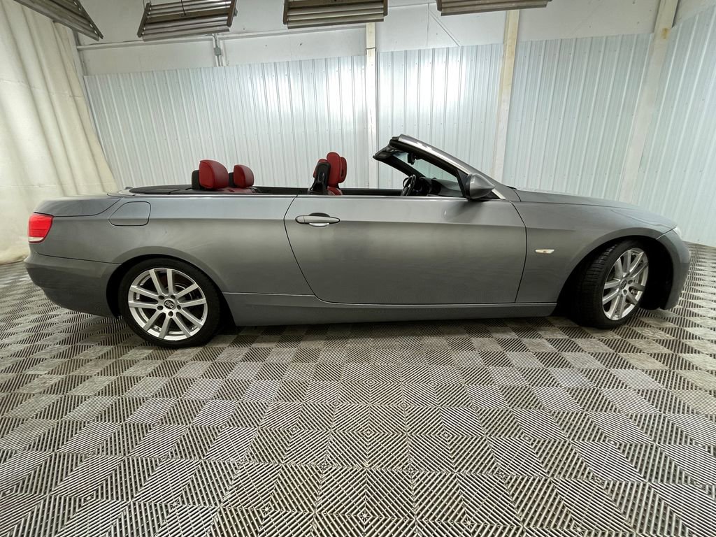 Used 2009 BMW 335i Convertible image 17