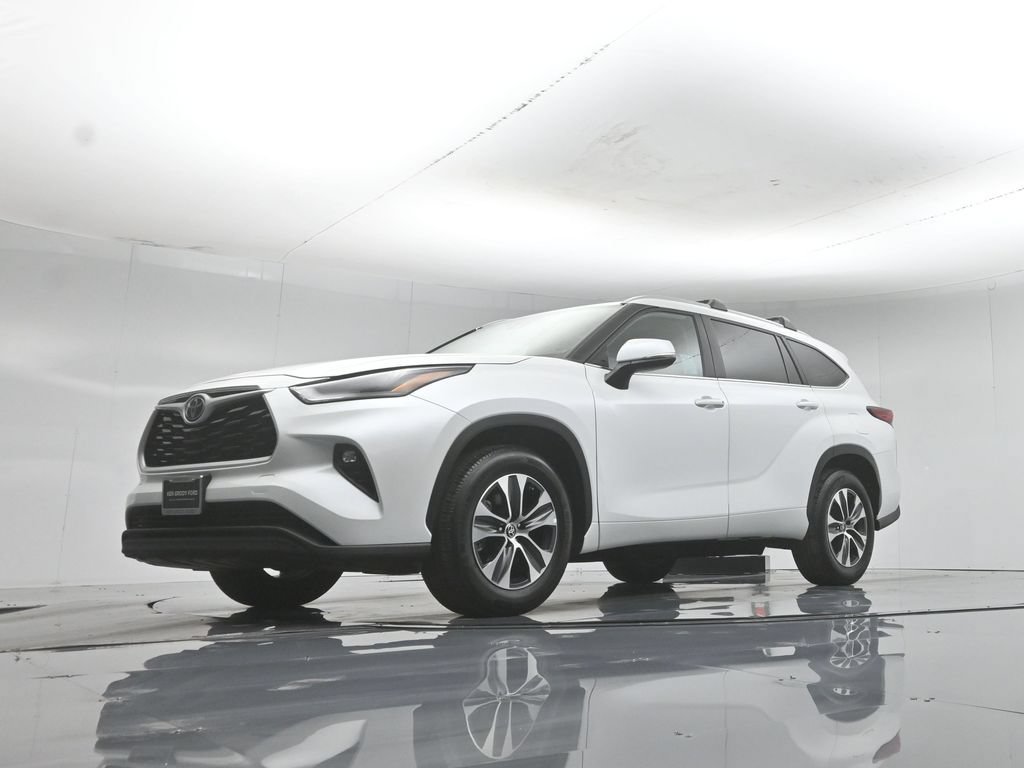 Used 2023 Toyota Highlander XLE FWD image 47