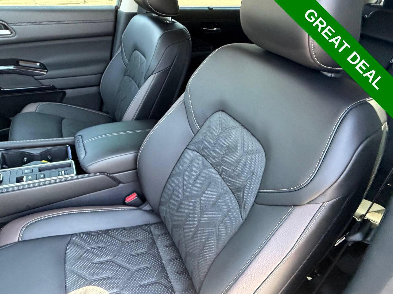 Used 2026 Nissan Pathfinder Platinum w/ Cargo Package FWD image 28
