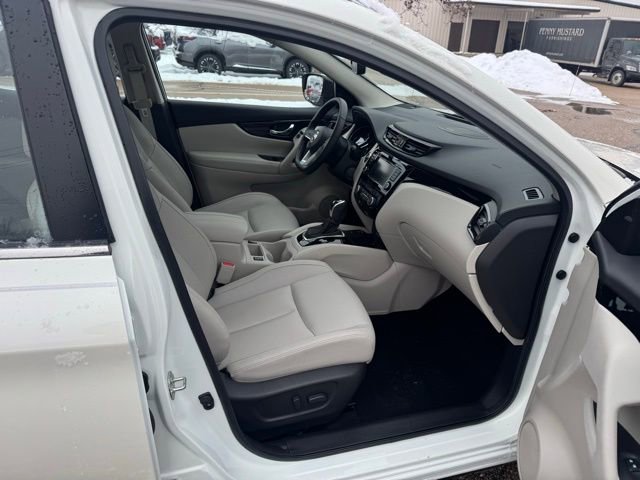 Used 2022 Nissan Rogue Sport SL w/ Premium Package image 27