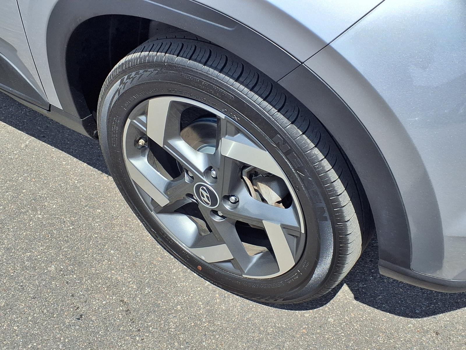 Used 2025 Hyundai Venue SEL FWD image 25