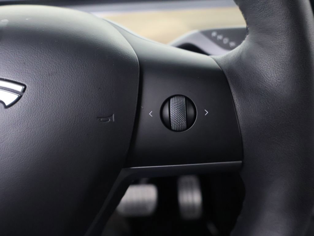 Used 2024 Tesla Model Y Performance image 39