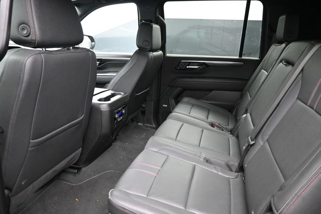 Used 2025 Chevrolet Suburban RST w/ Comfort Package AWD/4WD image 18