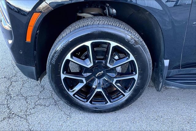 Used 2025 Chevrolet Suburban RST w/ RST Capability Package AWD/4WD image 35