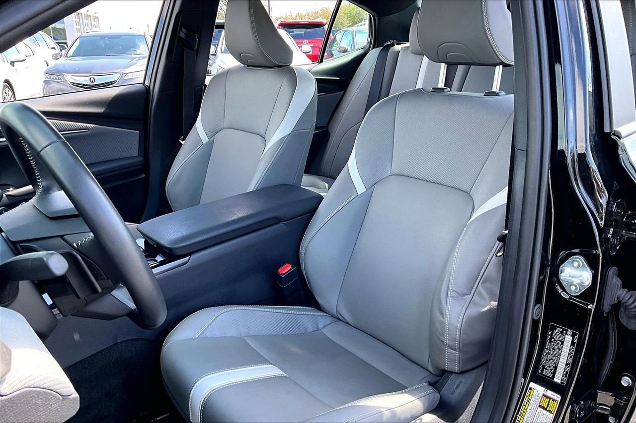 Used 2025 Toyota Camry SE image 18