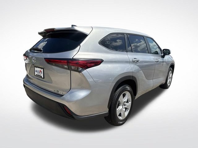 Used 2023 Toyota Highlander LE FWD image 9