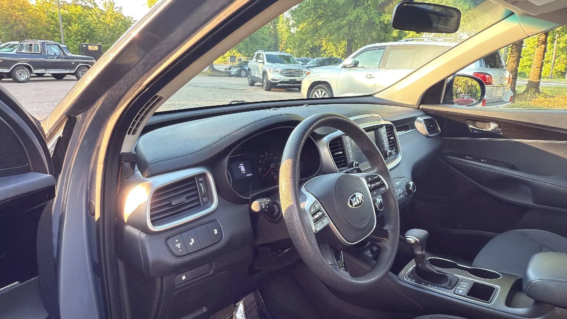 Used 2020 Kia Sorento LX AWD/4WD image 12